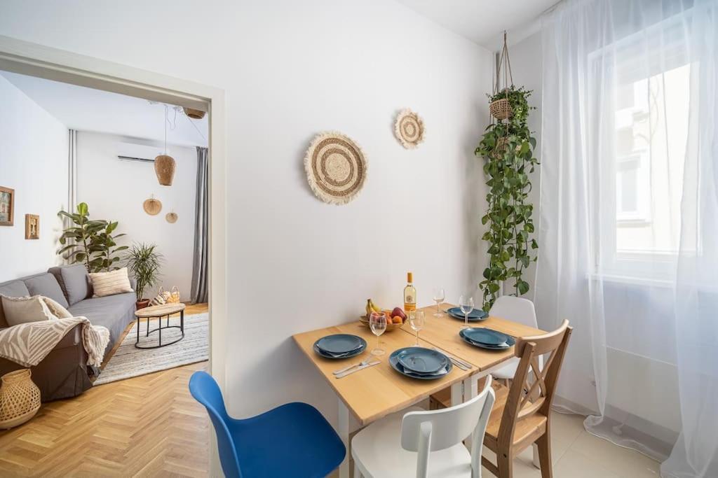 Bohohome 2 Next To The Main Street Sofia Bagian luar foto