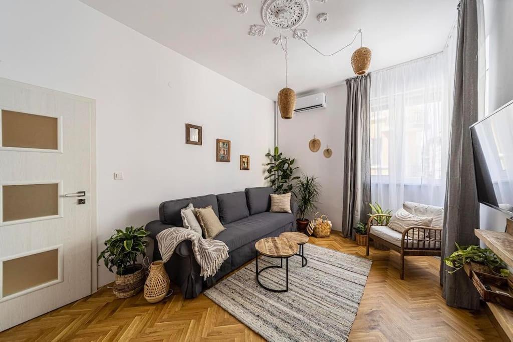 Bohohome 2 Next To The Main Street Sofia Bagian luar foto